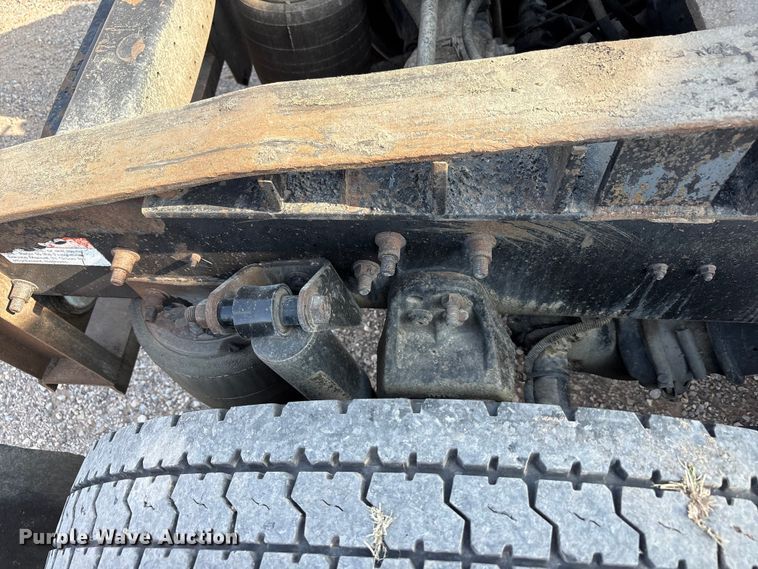 image for item FC2439 2000 Freightliner FLD semi truck
