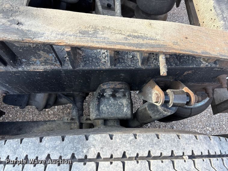 image for item FC2439 2000 Freightliner FLD semi truck