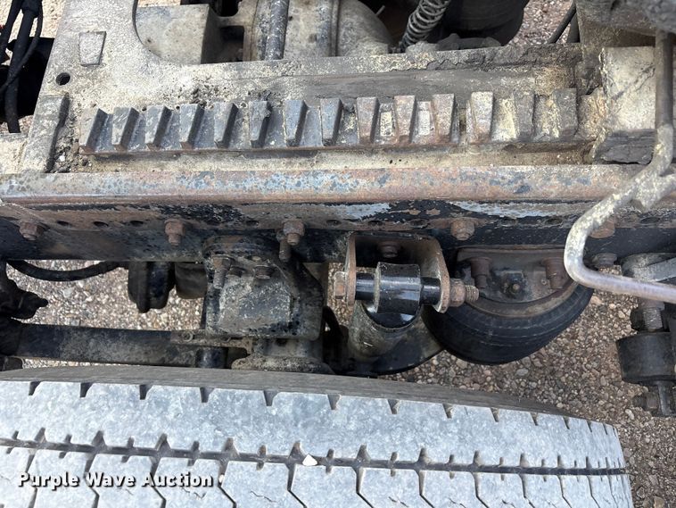 image for item FC2439 2000 Freightliner FLD semi truck