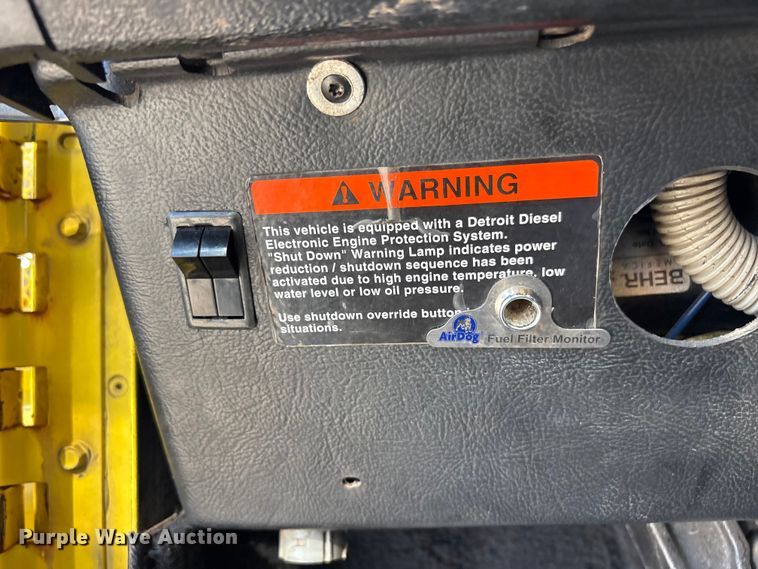 image for item FC2439 2000 Freightliner FLD semi truck