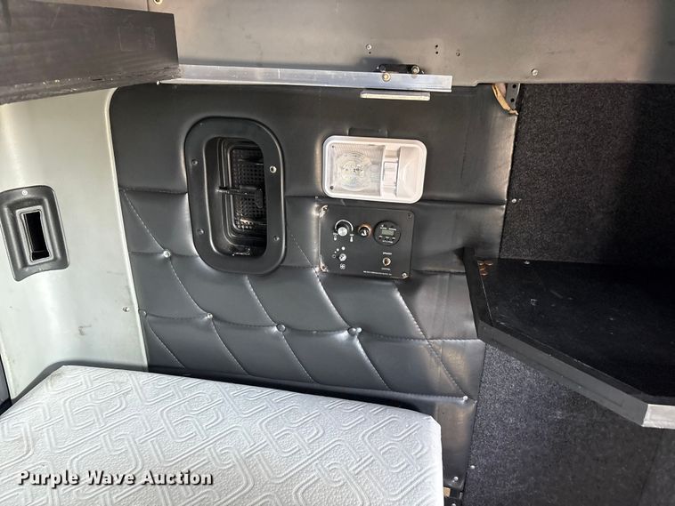 image for item FC2439 2000 Freightliner FLD semi truck