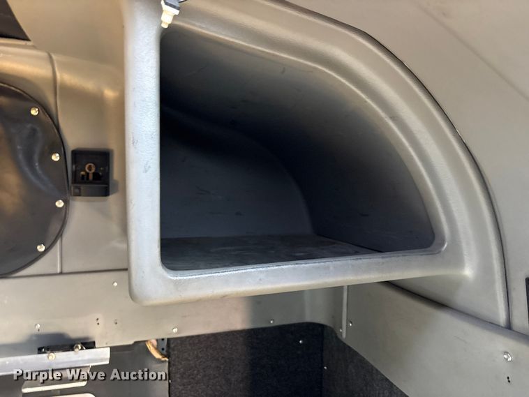 image for item FC2439 2000 Freightliner FLD semi truck