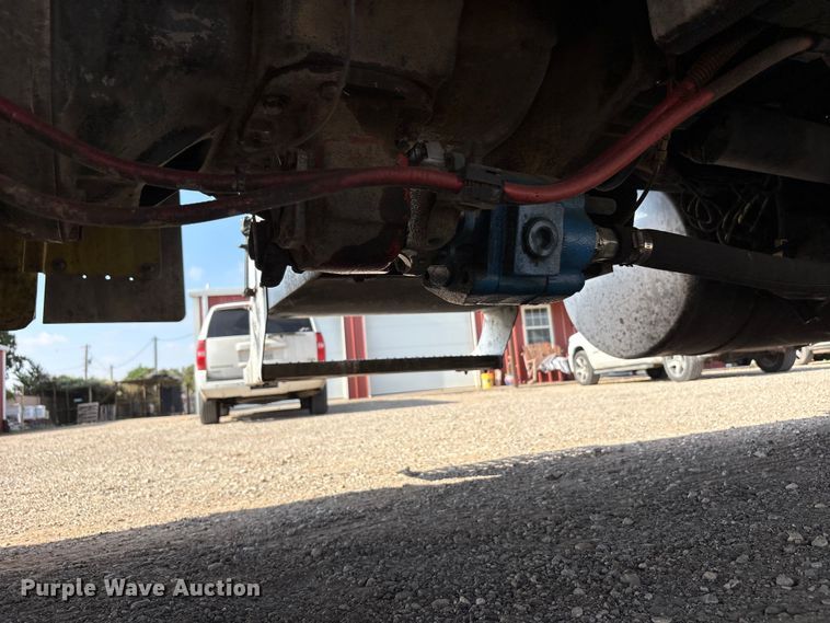image for item FC2439 2000 Freightliner FLD semi truck