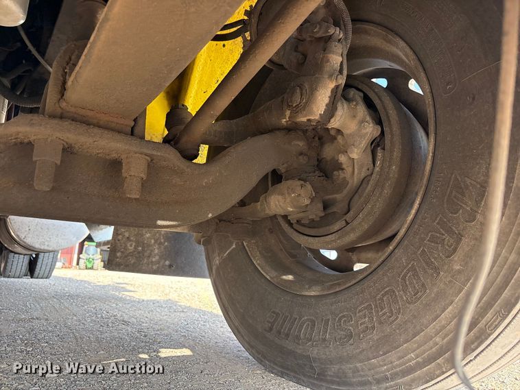 image for item FC2439 2000 Freightliner FLD semi truck