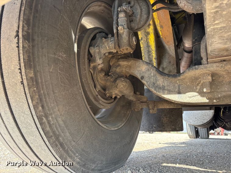 image for item FC2439 2000 Freightliner FLD semi truck