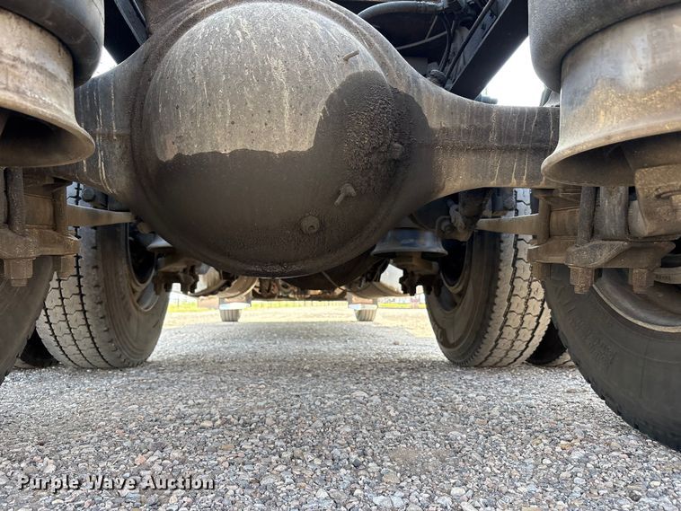 image for item FC2439 2000 Freightliner FLD semi truck