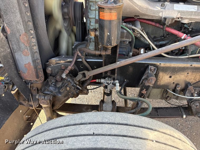 image for item FC2439 2000 Freightliner FLD semi truck