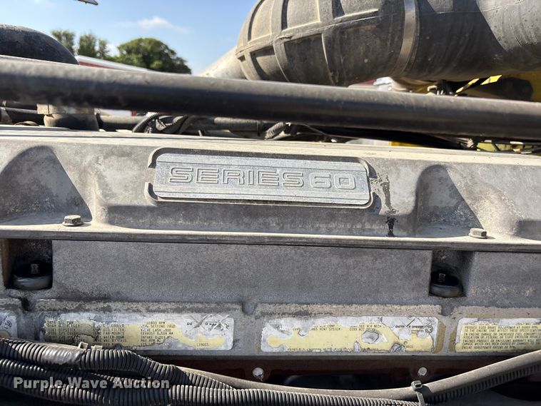 image for item FC2439 2000 Freightliner FLD semi truck