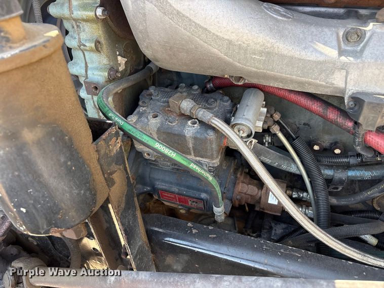 image for item FC2439 2000 Freightliner FLD semi truck