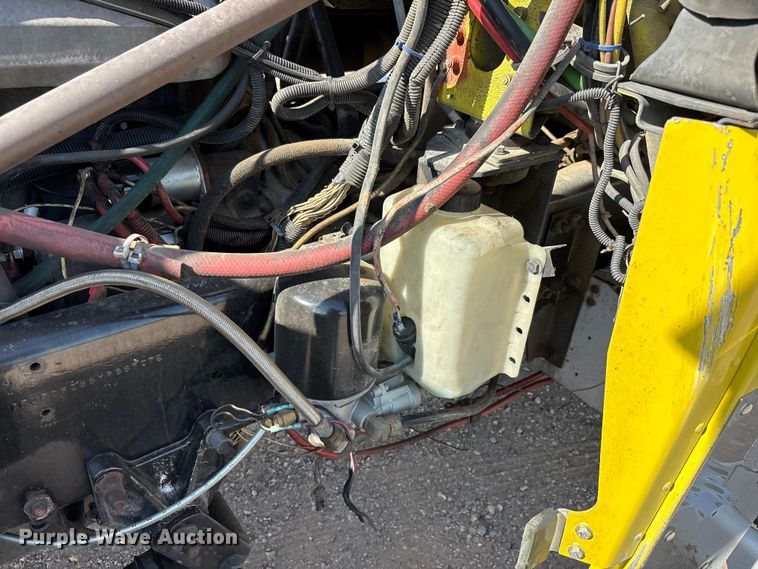 image for item FC2439 2000 Freightliner FLD semi truck
