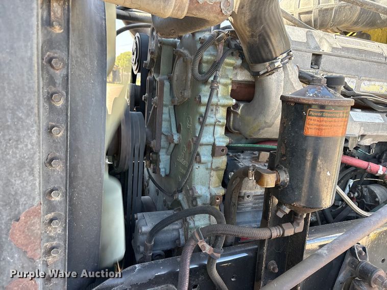 image for item FC2439 2000 Freightliner FLD semi truck