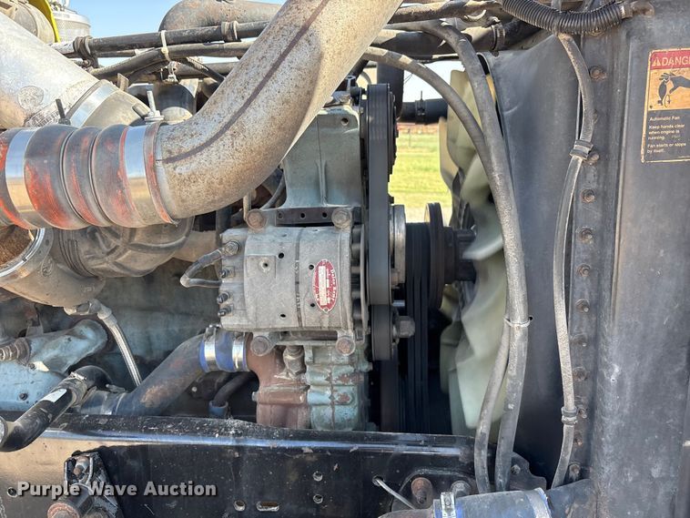 image for item FC2439 2000 Freightliner FLD semi truck