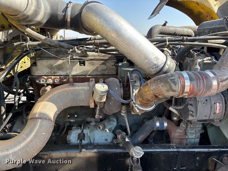 image for item FC2439 2000 Freightliner FLD semi truck