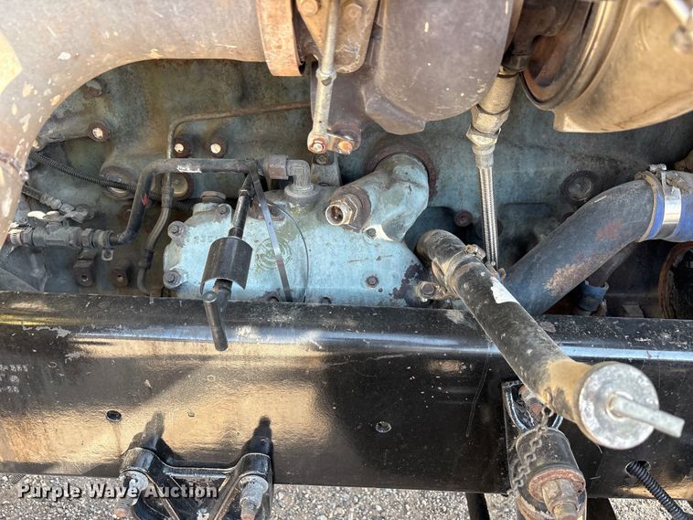 image for item FC2439 2000 Freightliner FLD semi truck