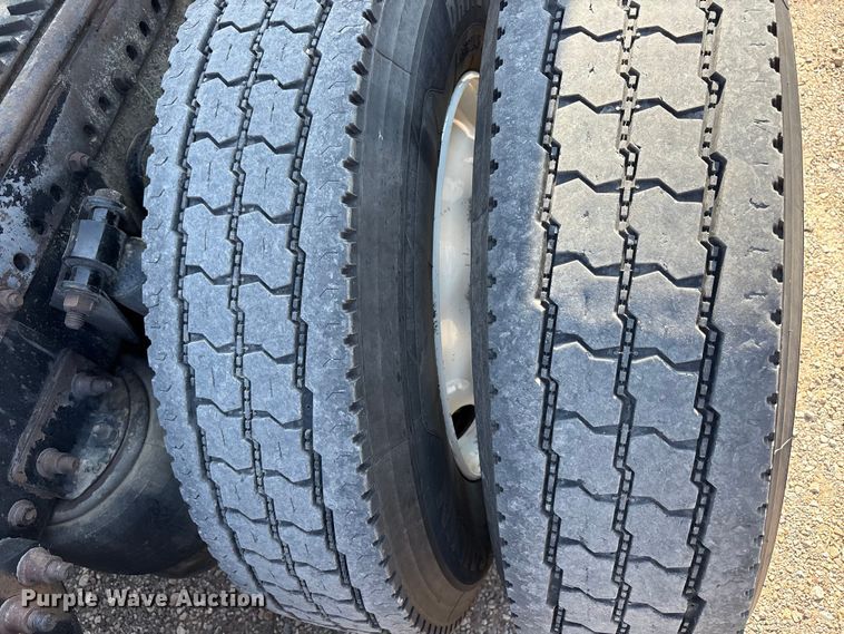 image for item FC2439 2000 Freightliner FLD semi truck