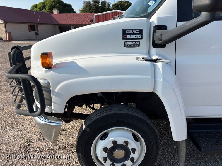 image for item FC2440 2007 GMC C5500 flatbed truck