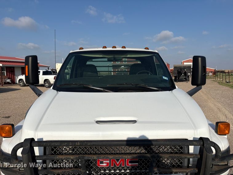 image for item FC2440 2007 GMC C5500 flatbed truck