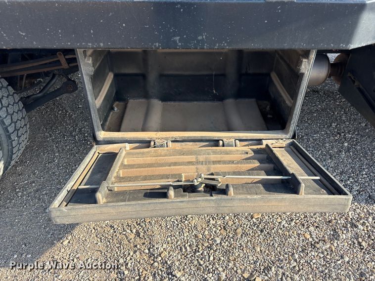 image for item FC2440 2007 GMC C5500 flatbed truck