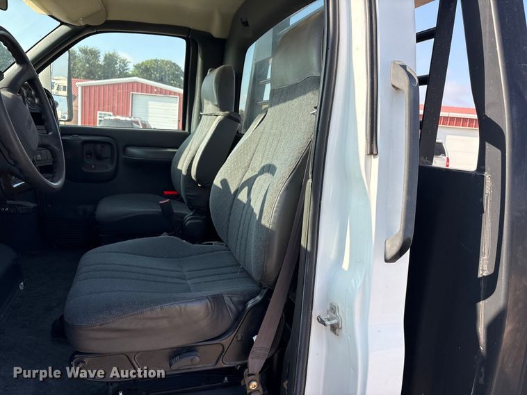 image for item FC2440 2007 GMC C5500 flatbed truck