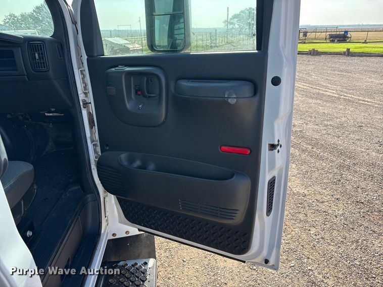 image for item FC2440 2007 GMC C5500 flatbed truck