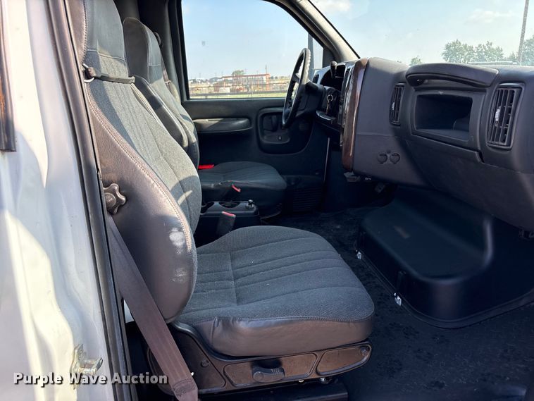 image for item FC2440 2007 GMC C5500 flatbed truck