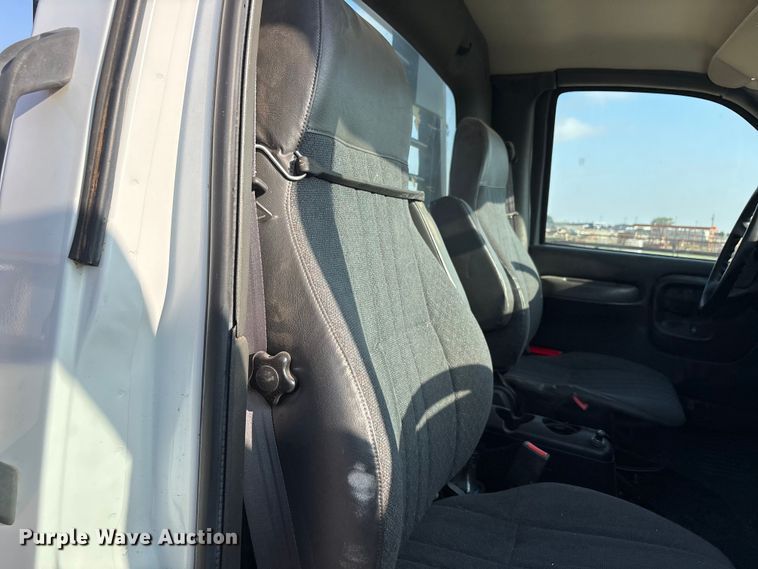 image for item FC2440 2007 GMC C5500 flatbed truck