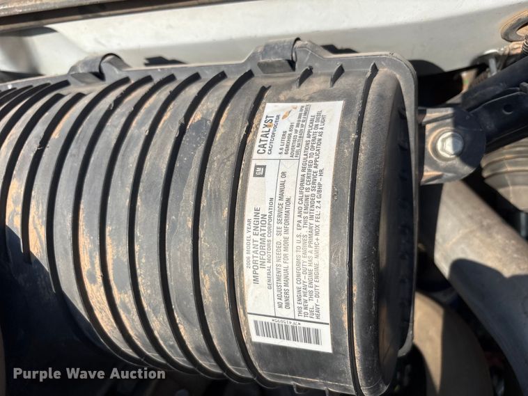 image for item FC2440 2007 GMC C5500 flatbed truck