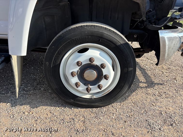 image for item FC2440 2007 GMC C5500 flatbed truck
