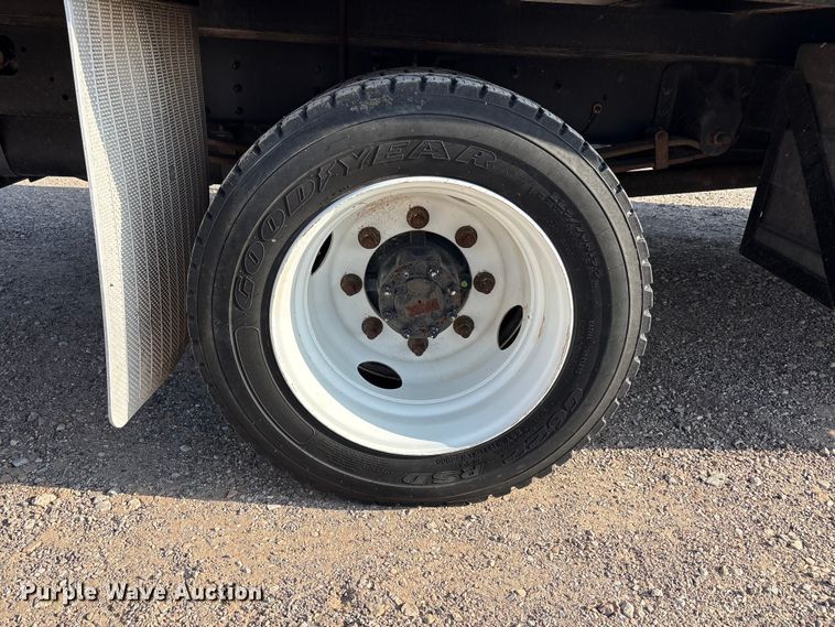 image for item FC2440 2007 GMC C5500 flatbed truck