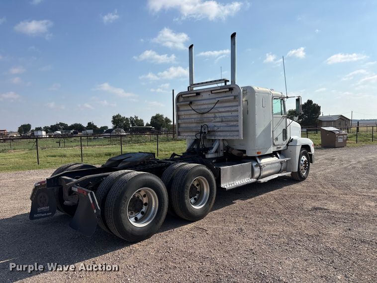 image for item FC2442 2000 Freightliner FLD semi truck