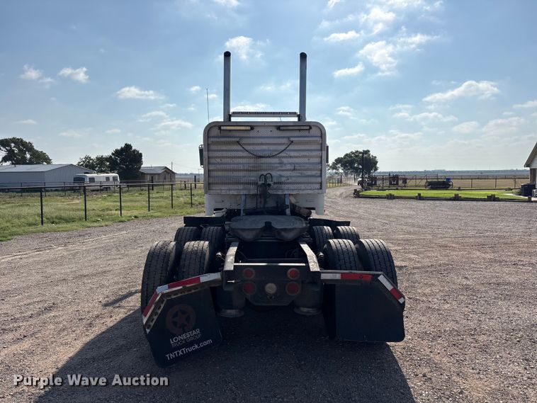 image for item FC2442 2000 Freightliner FLD semi truck