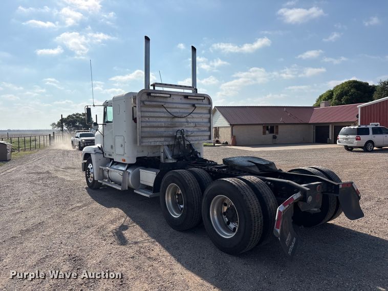 image for item FC2442 2000 Freightliner FLD semi truck