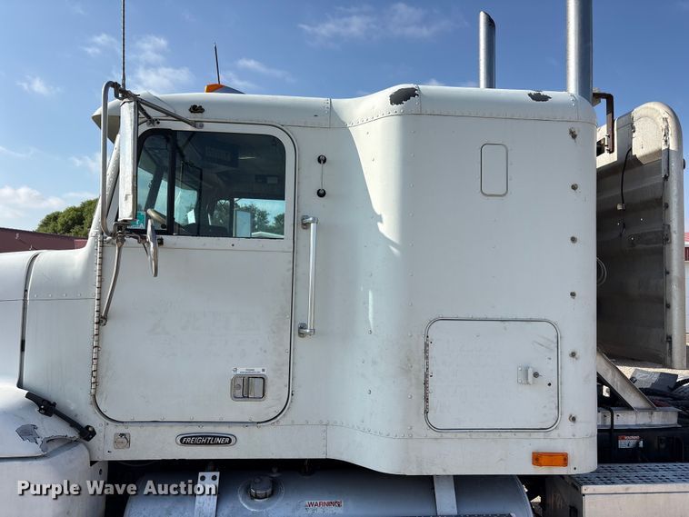 image for item FC2442 2000 Freightliner FLD semi truck