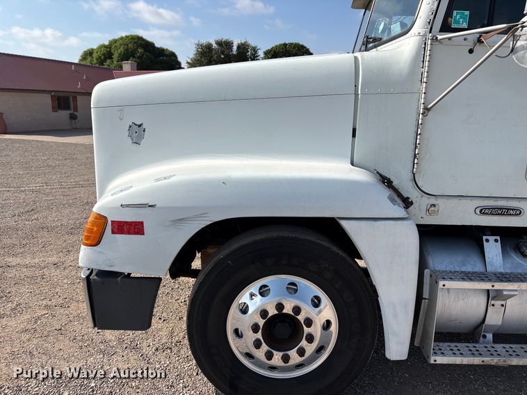 image for item FC2442 2000 Freightliner FLD semi truck