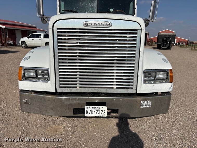 image for item FC2442 2000 Freightliner FLD semi truck