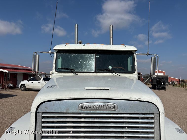 image for item FC2442 2000 Freightliner FLD semi truck