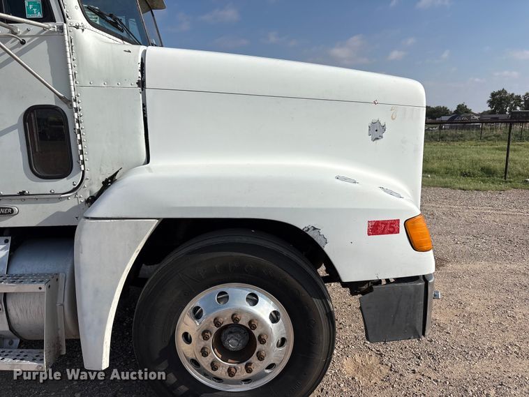 image for item FC2442 2000 Freightliner FLD semi truck
