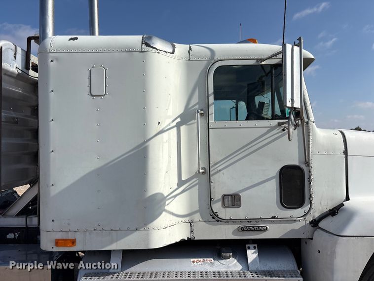 image for item FC2442 2000 Freightliner FLD semi truck