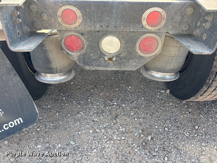 image for item FC2442 2000 Freightliner FLD semi truck