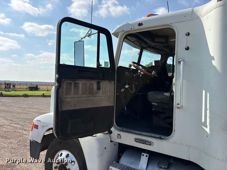 image for item FC2442 2000 Freightliner FLD semi truck