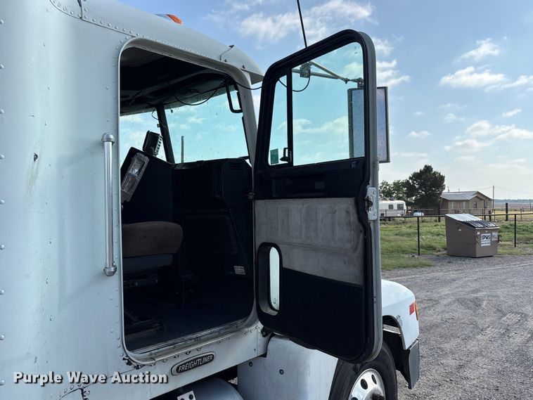 image for item FC2442 2000 Freightliner FLD semi truck