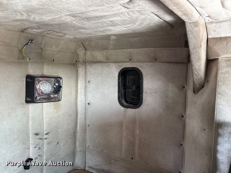image for item FC2442 2000 Freightliner FLD semi truck
