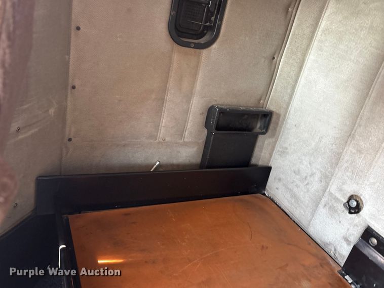 image for item FC2442 2000 Freightliner FLD semi truck