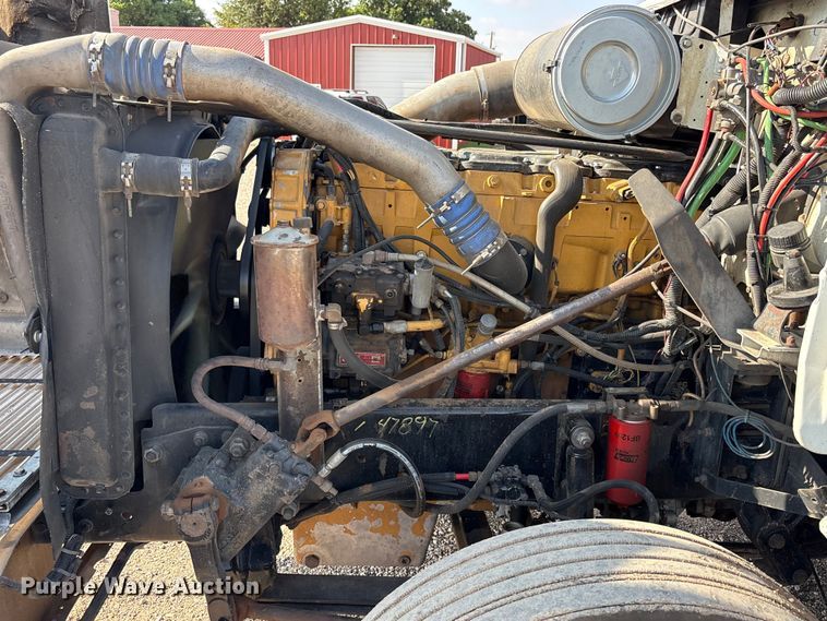 image for item FC2442 2000 Freightliner FLD semi truck