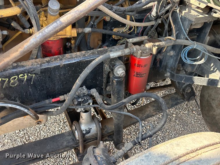 image for item FC2442 2000 Freightliner FLD semi truck