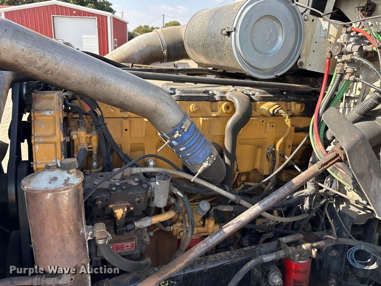 image for item FC2442 2000 Freightliner FLD semi truck