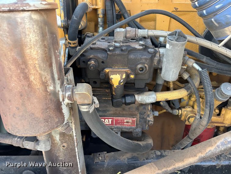 image for item FC2442 2000 Freightliner FLD semi truck