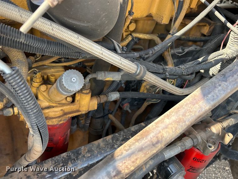image for item FC2442 2000 Freightliner FLD semi truck