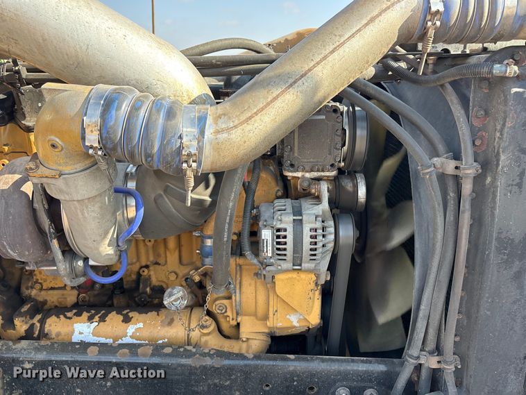image for item FC2442 2000 Freightliner FLD semi truck