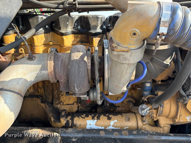 image for item FC2442 2000 Freightliner FLD semi truck
